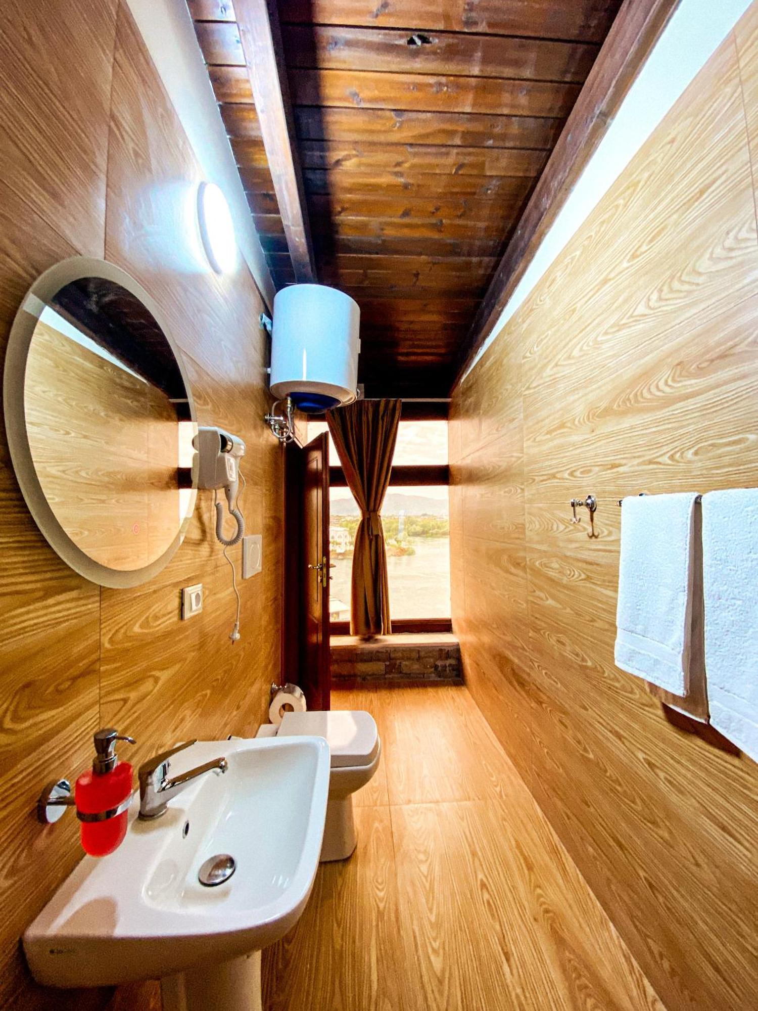 Hotel Iliria Canaj Oda fotoğraf